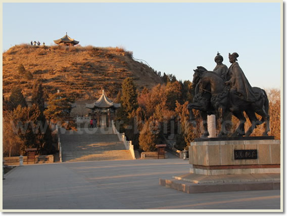 Zhaojun Tomb